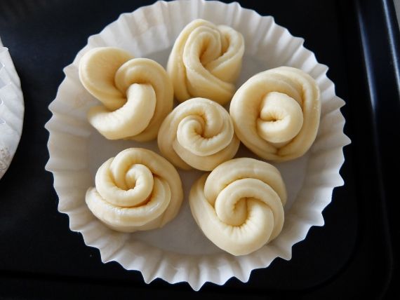  ハイジの白パン 成形 花 Air lace bun molding dough