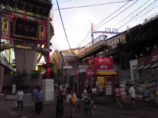 石川町駅前2012年８月