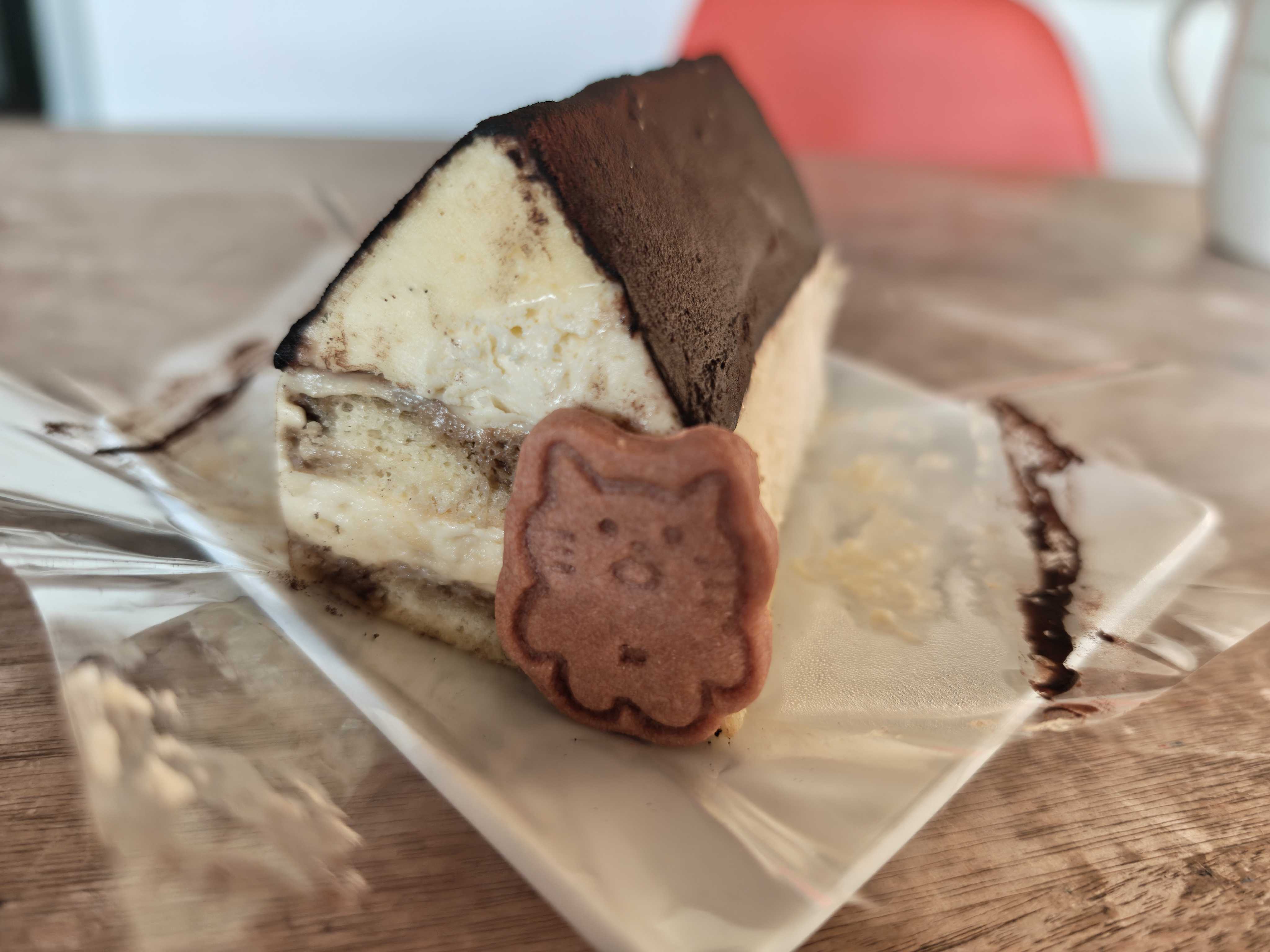 錦糸町駅　Dessert Lab × mogu mogu oven　おうちのかたちのティラミス、にゃーこちゃんクッキー