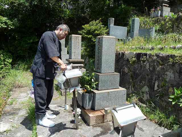 金光教警固屋教会初代・二代「お土納めの儀」墓前祭奉行 平成24年5月4日 4