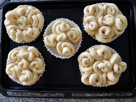  ハイジの白パン 成形 花 Air lace bun molding dough