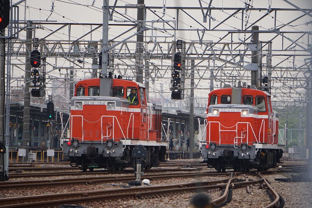 DE10 1571牽引 田端チキ工臨 & EF64 1049 JRF広島色 牽引 鹿島貨物2