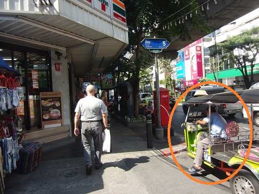 トゥクトゥク
