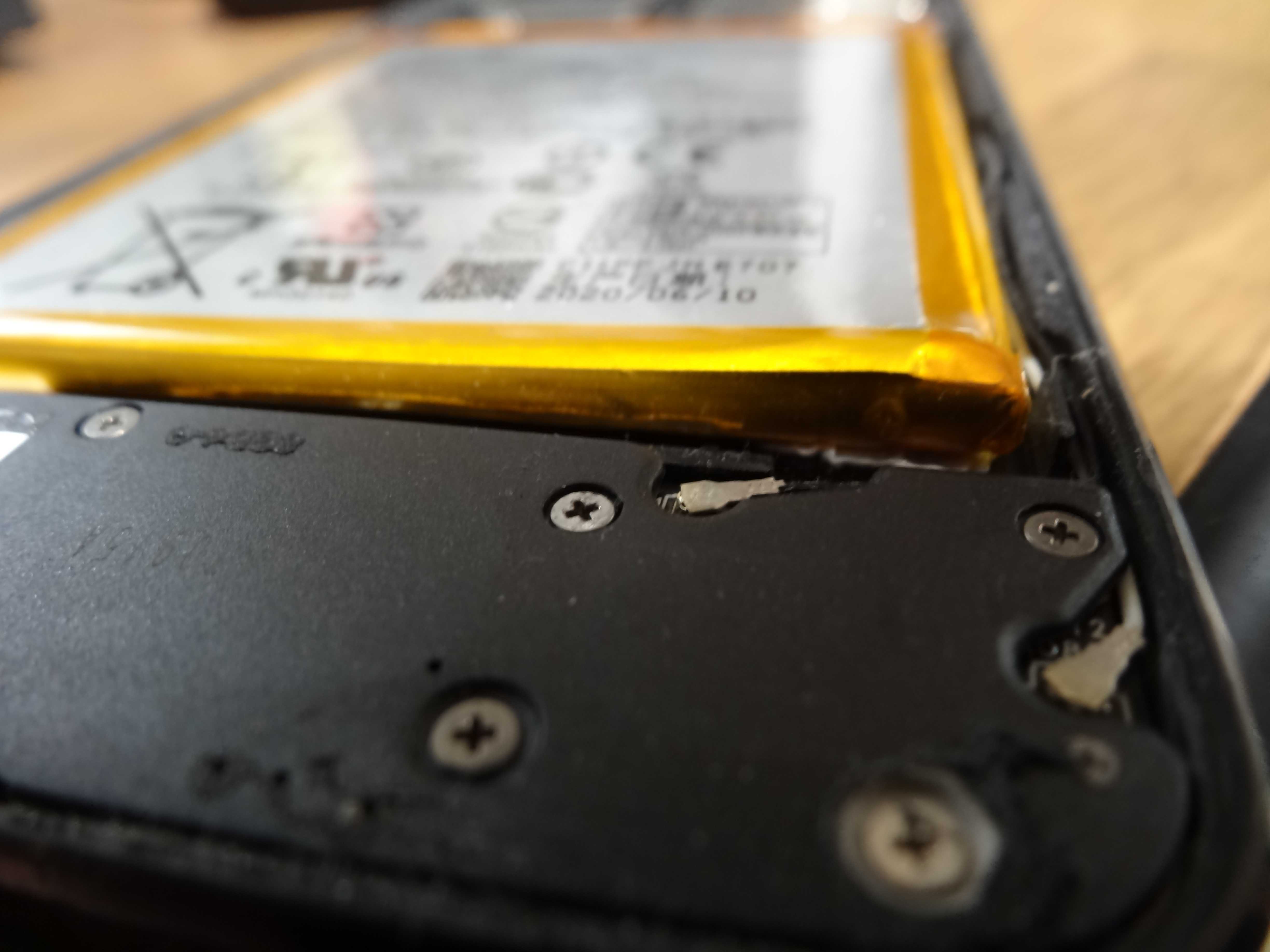 Asus Zenfone4 Ze554kl 交換したバッテリーが３カ月で膨らむ 家電制御研究処のブログ 楽天ブログ