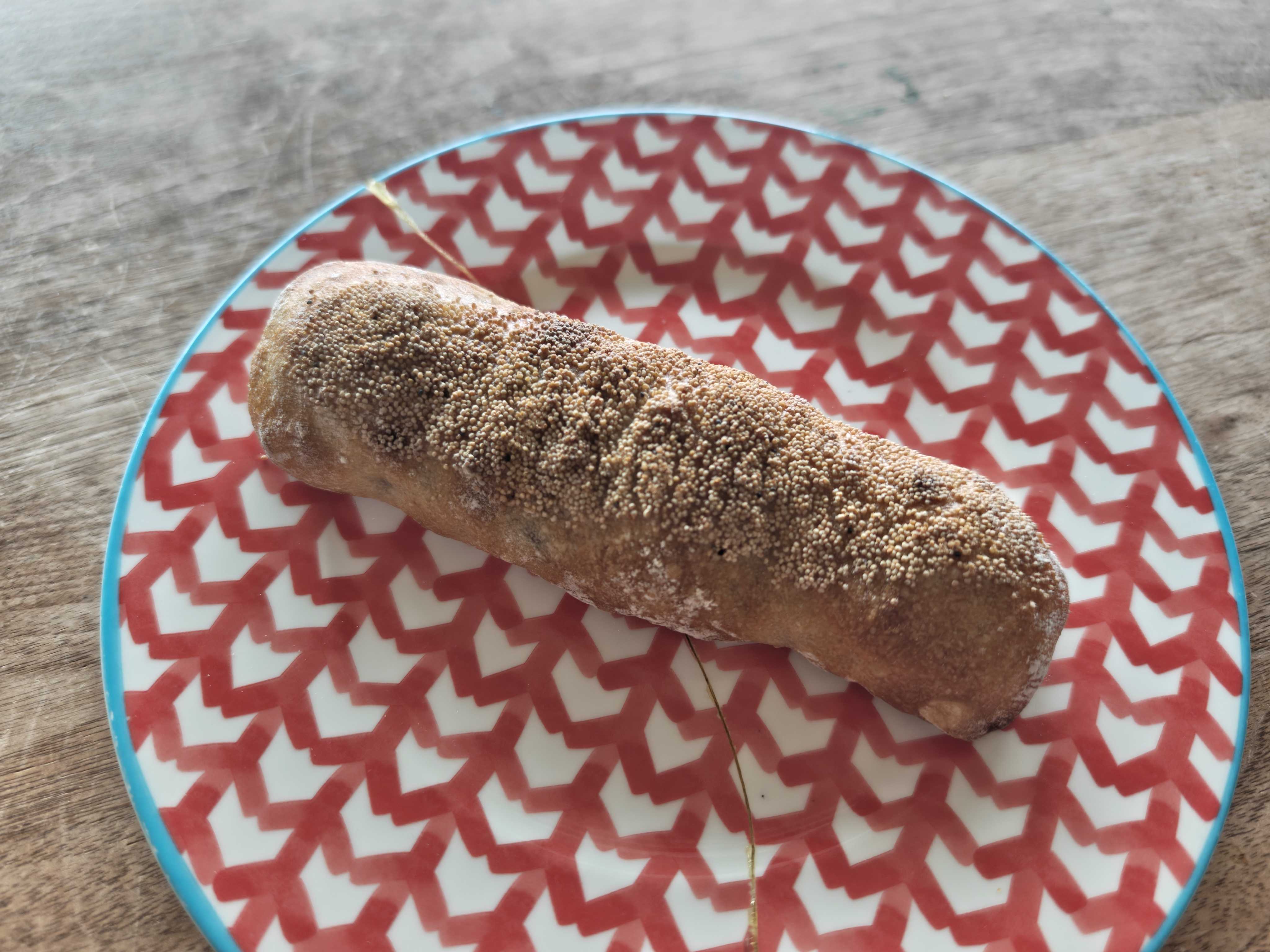 長崎県島原市ブーランジェリー 吉田パン　ロスパン　大納言小豆とクリームチーズ