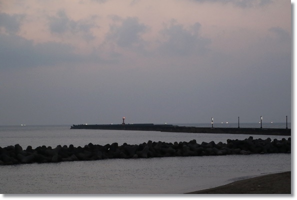 普正寺海岸-13 19：07　15.8.7