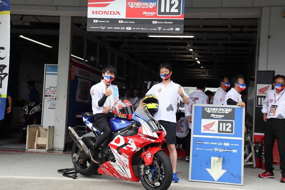 Tochiki Racing 2022 鈴鹿8耐を観戦してみた Day2 ~青木琢磨選手と記念撮影!~ | enjoy wheelchair life - 楽天ブログ