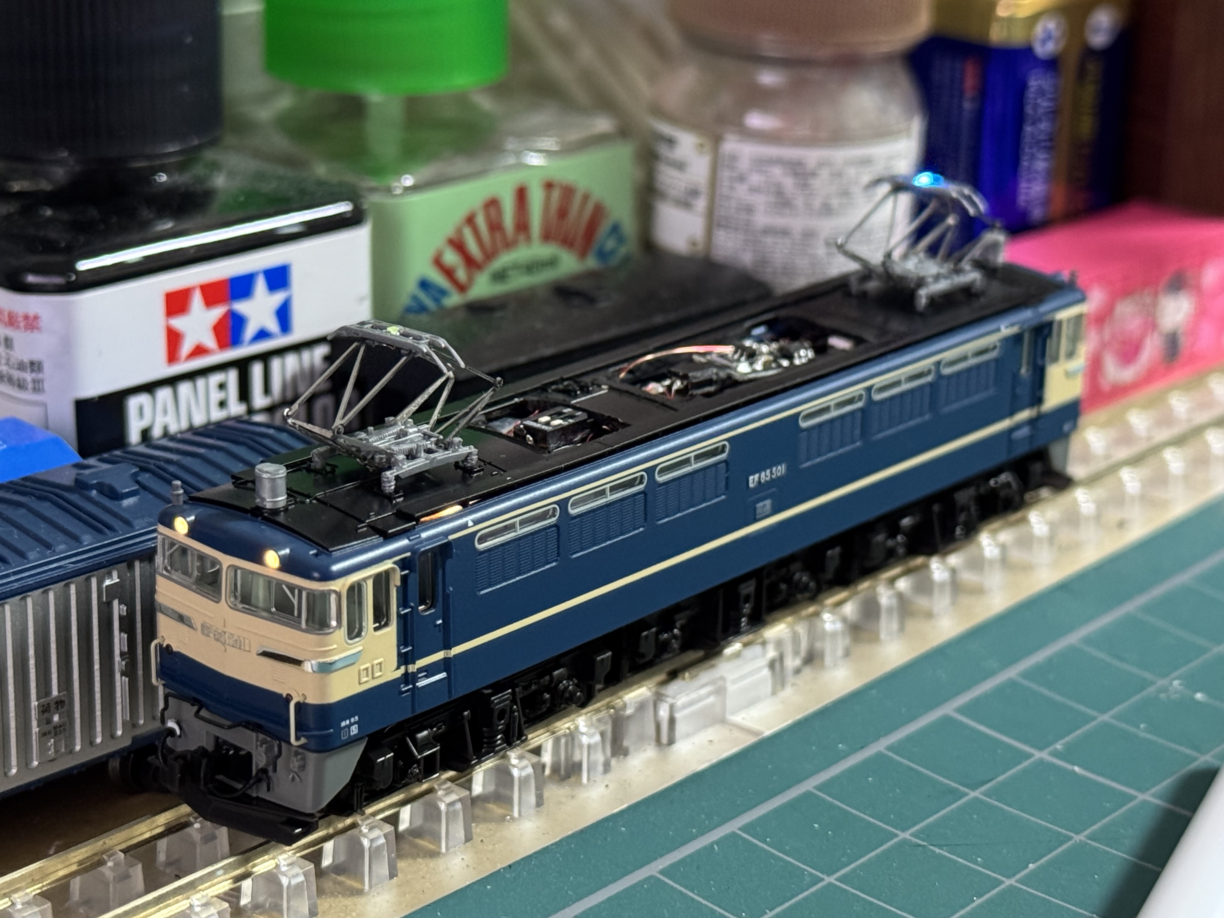 EF65-501をカッター&補機仕様に！パンタスパーク&テールライトを付ける