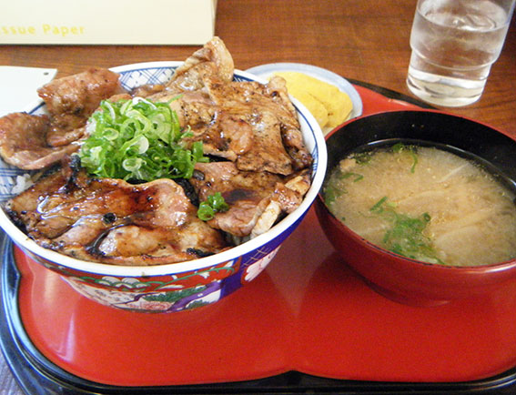 源喜亭の「炭焼き豚丼」-1♪