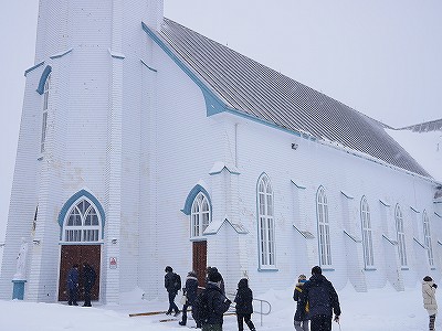 マドレーヌ島　島内観光（中央部）　教会