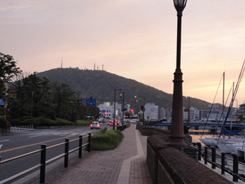 ヨットハーバーより眉山