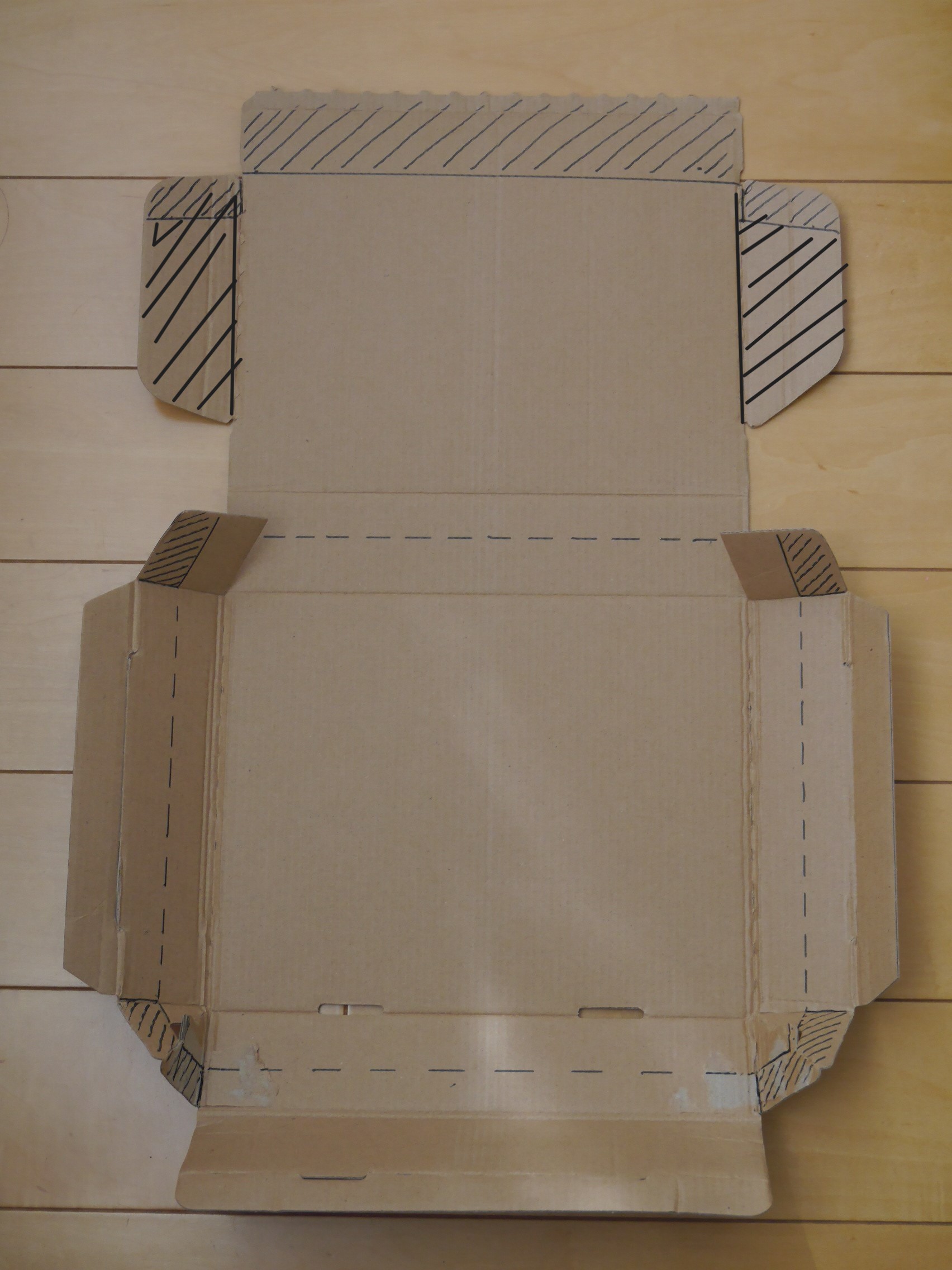 宅急便コンパクト専用箱_カット前