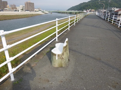 ベンチ