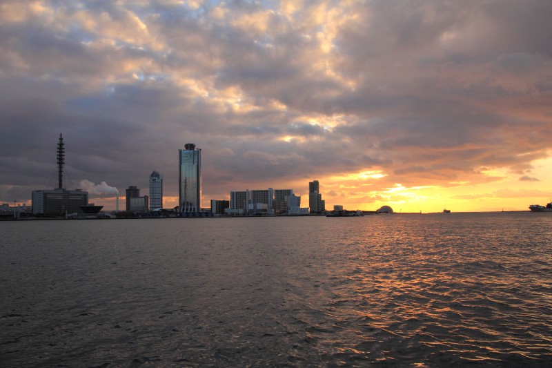 大阪港夕景_002大阪府庁咲州庁舎.jpg