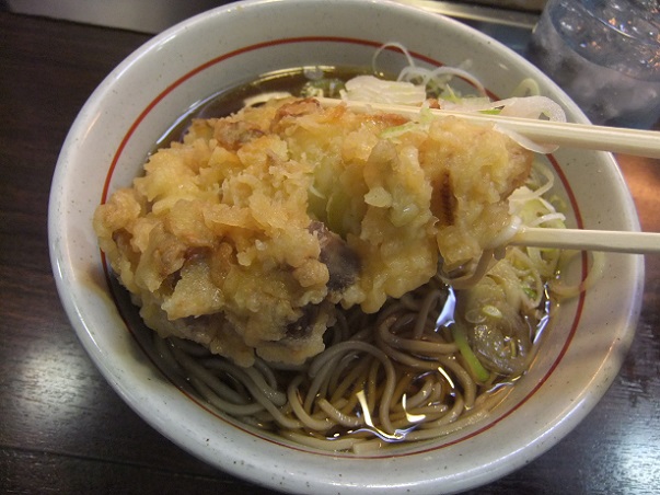 永坂更科布屋太兵衛 新宿地下鉄ビル店の肉天そば３