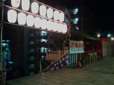 横浜成田山2013新年・階段上