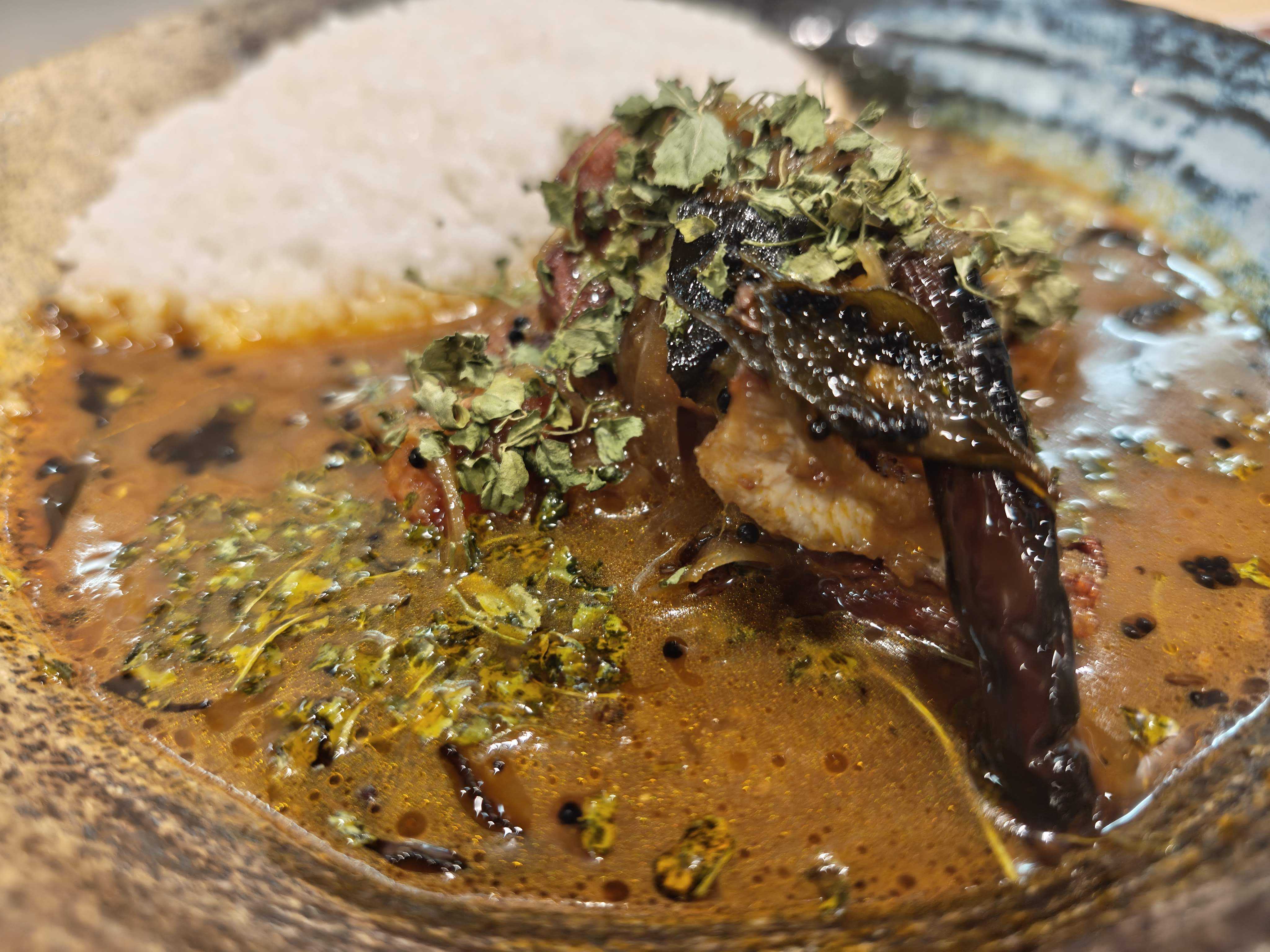 虎ノ門　カレーノトリコ新橋出張所　ひとりランチ　至福チキンのカレー