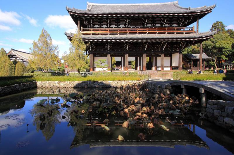 東福寺_008三門（国宝）思遠池.jpg