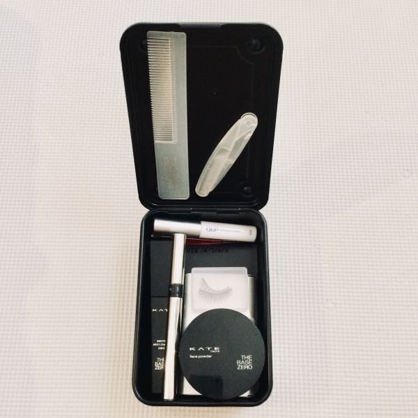 ミニマリストの持ち物 29歳主婦のメイク道具の数 私的最強メイク収納 わたし を変える お片付け 楽天ブログ