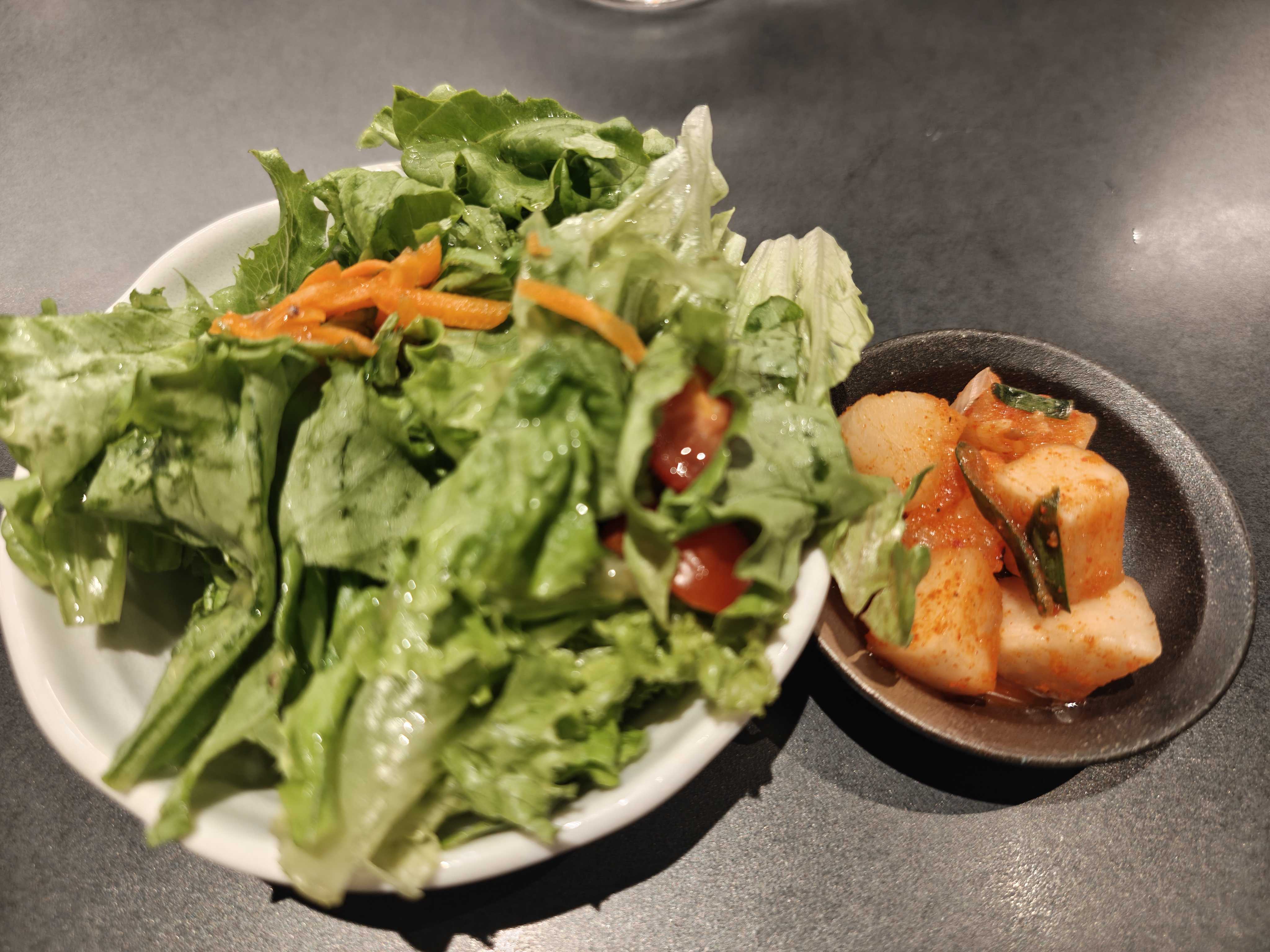 虎ノ門ヒルズ　ランチ　KOREAN IZAKAYA ジャン　セットのサラダとキムチ
