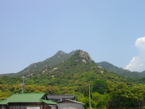 右田ヶ岳城遠景 (500x375) (2).jpg