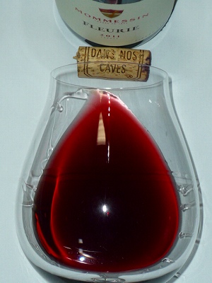 Mommesin Fleurie 2011 glass.jpg