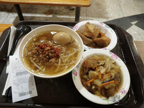 三越フードコート　擔仔?＋油豆腐＋白菜油