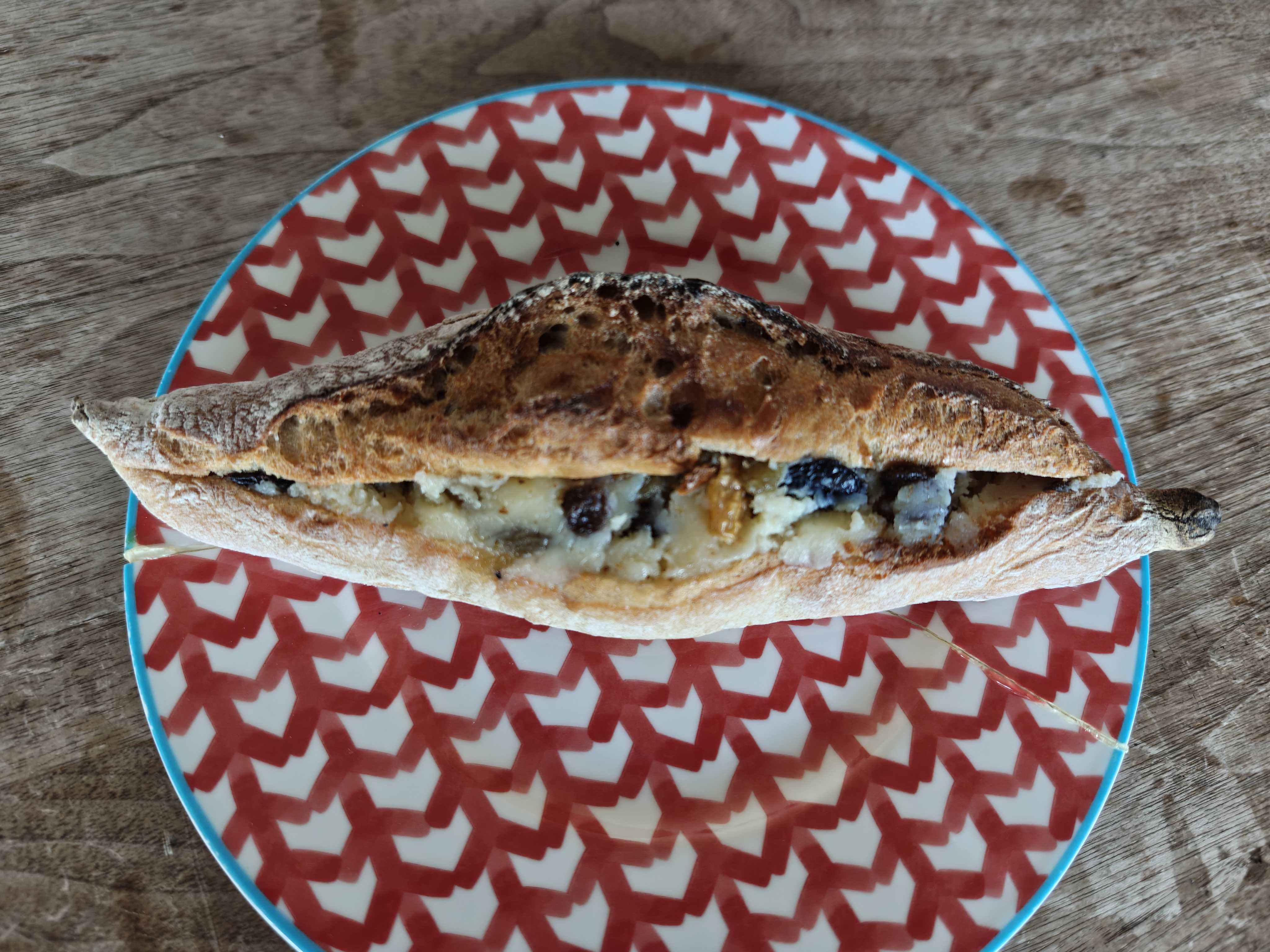 高島平駅パン屋　下田流　通販　至高のレーズンバターサンドフランス