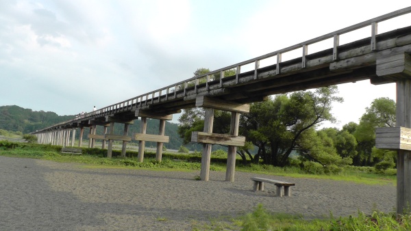 世界一長い木造歩道橋「蓬莱橋」