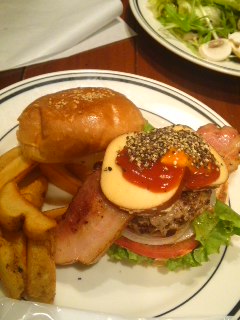 スモーキー＆ペッパーベーゴンバーガー