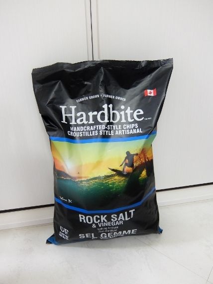 コストコに　コストコでお買い物 購入品　戦利品　買ったもの　ハードバイト R&V 625ｇ　698円　Hardbite ナチュラリーホームグロウンフーズ ハードバイト　ポテトチップス ロックソルト＆ビネガー