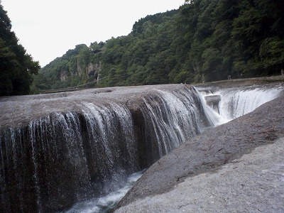 20110810　猿ケ京オン円旅行（2）　吹き割りの滝s-.jpg
