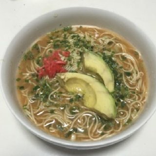 アボカドラーメン