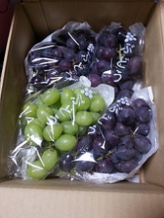 （田中）2014.8.8.佐和子さんから葡萄届く.jpg