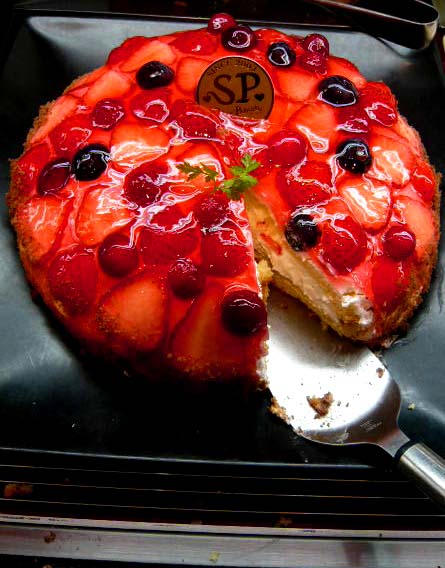 赤いケーキ