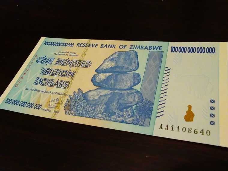ジンバブエ１００兆ドル札