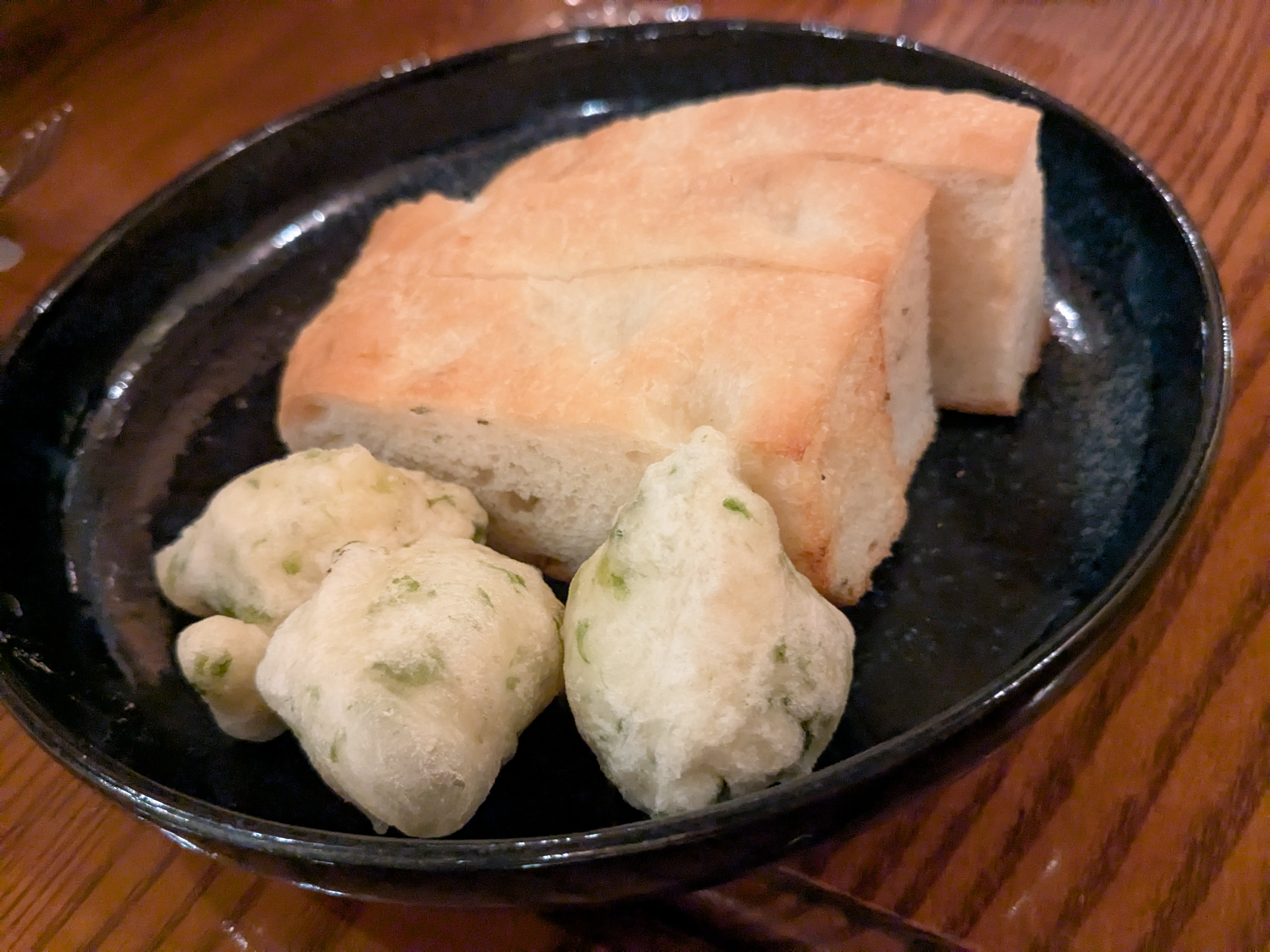 中央区銀座　イル ポネンティーノ (IL PONENTINO)　ランチセット　MENU DI FELICE　パン