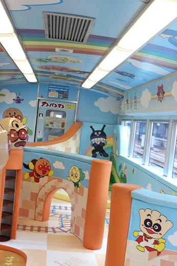 2012.8.26 アンパンマン列車　車内.jpg