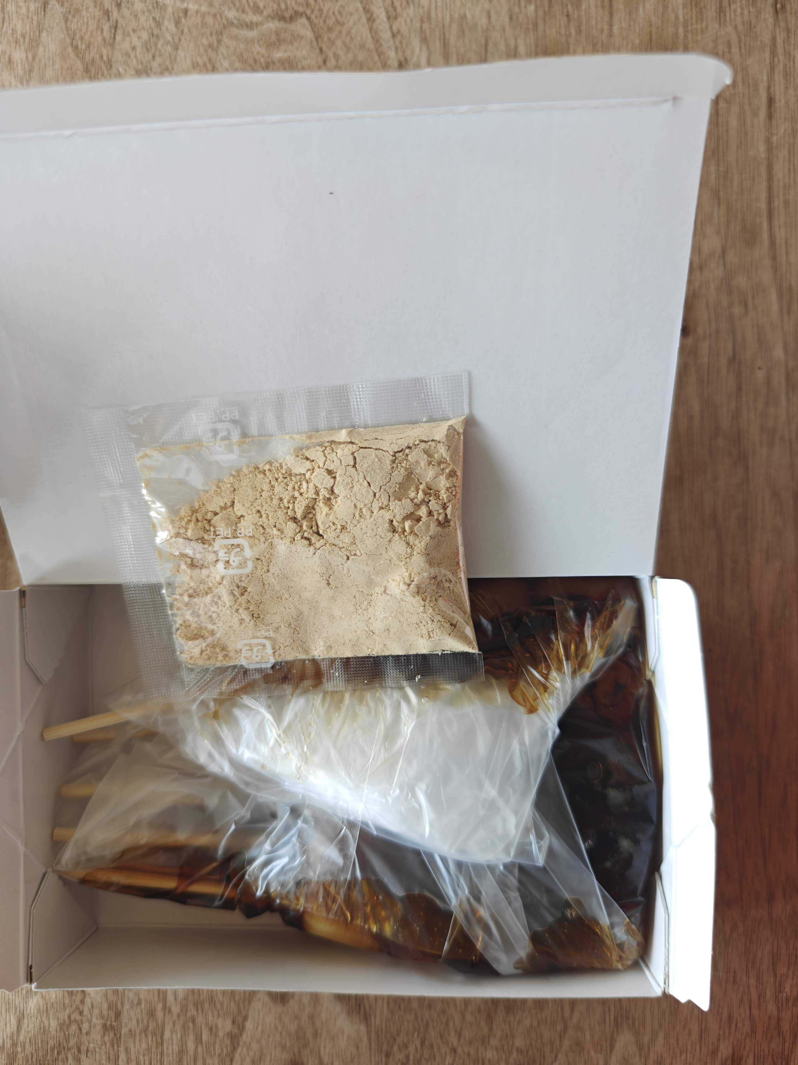 京都 三年坂（産寧坂） 藤菜美のみたらし団子　それと冷やし抹茶