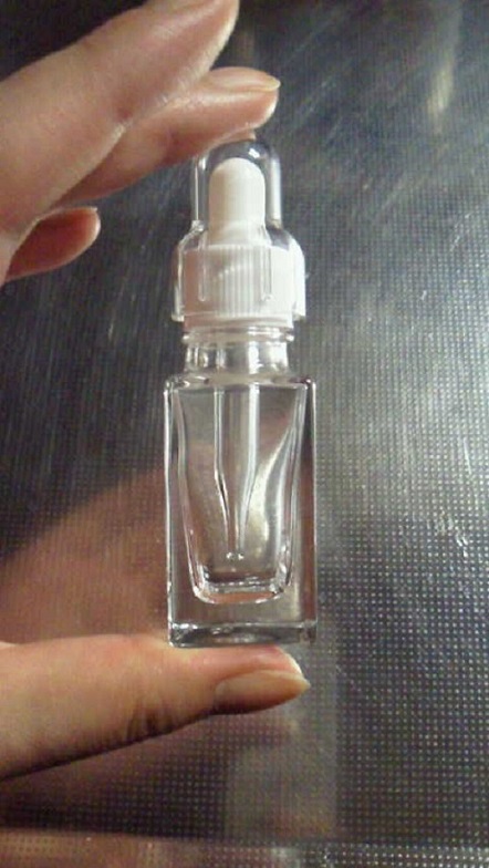 ガラス製スクエアスポイトボトル