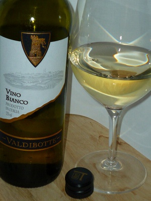 Trambusti Valdibotte Vino Bianco NV glass.jpg