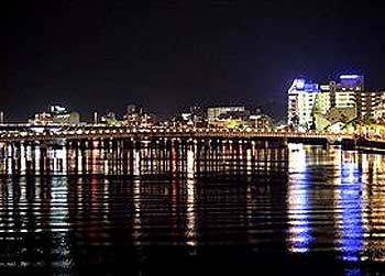 松江大橋の夜景