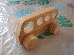 木のおもちゃ～バス