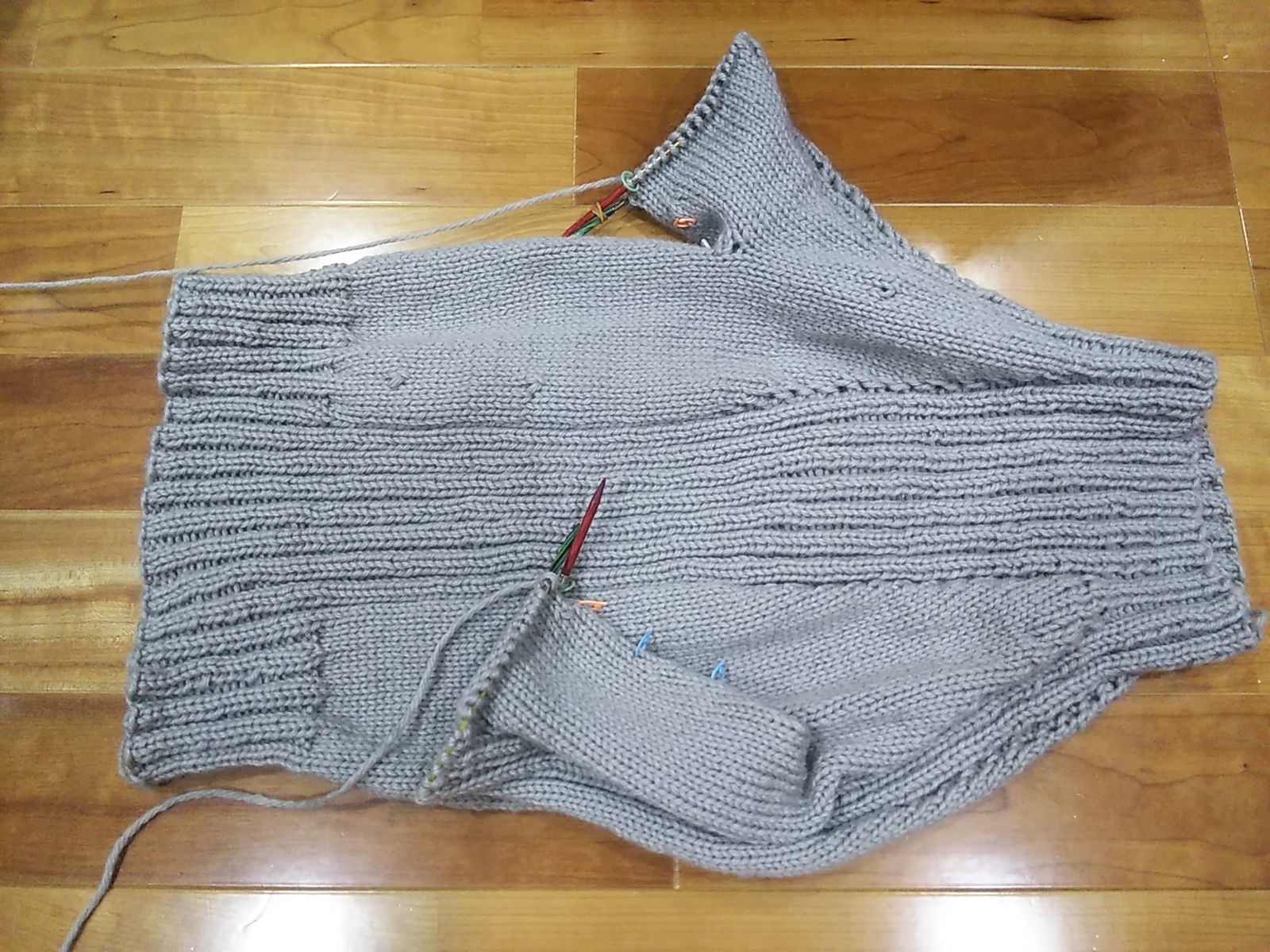 首から編む簡単 棒針編みのセーター レデースセーター3号 31 作成中 毛糸のはきだめ 楽天ブログ