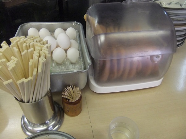 千住曙町・冨士三屋の天ぷらケース