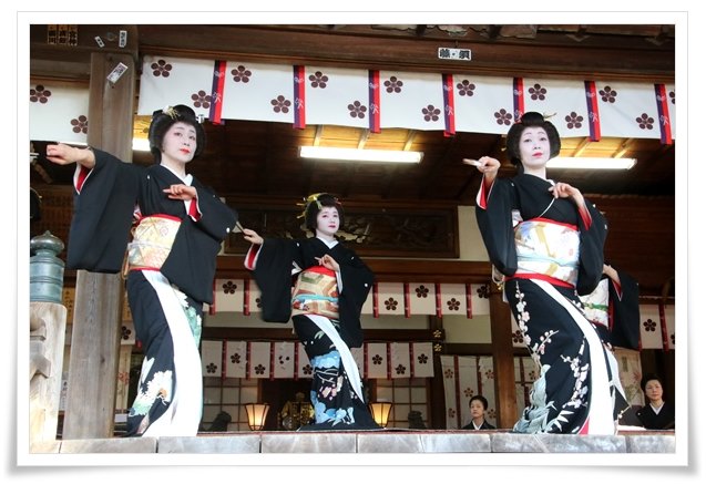 宇多須神社-47 奉納舞い-25 16.2.3