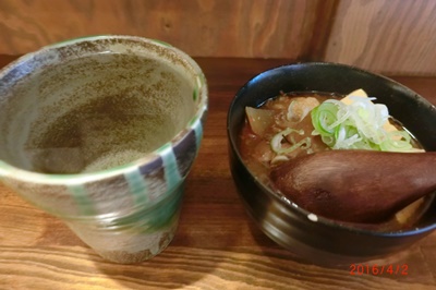 お湯割りと肉豆腐.JPG