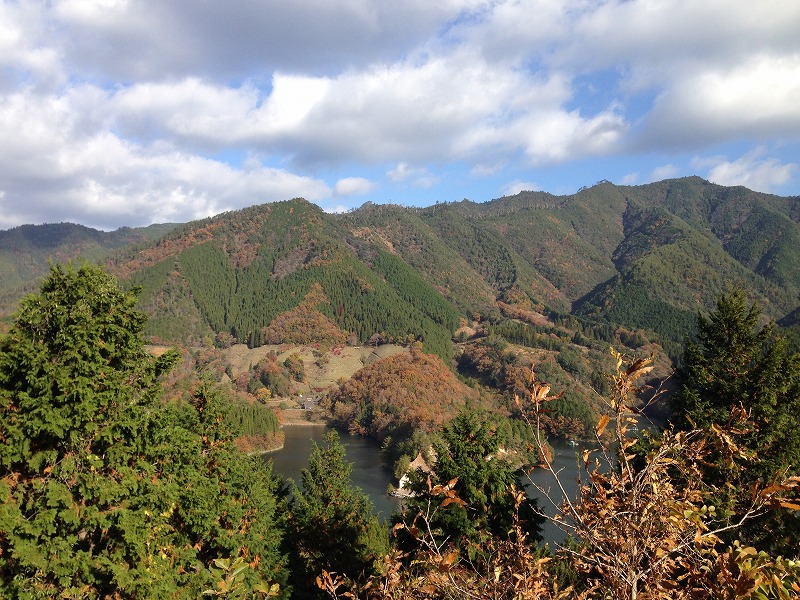 かるかや　対岸より