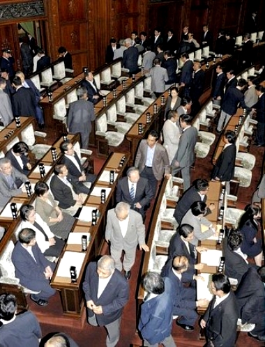 内閣不信任決議案の審議.jpg