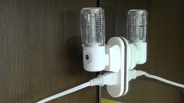 扉付コンセントWCF3011W+トリプルタップLP-A1530W(W)+センサーナイトライトNL30AM